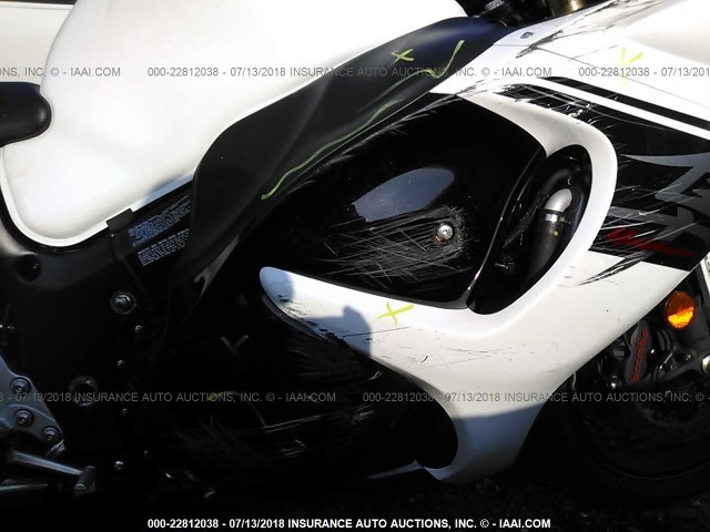 JS1GX72B2H2100449 - 2017 SUZUKI GSX1300 RA WHITE photo 8