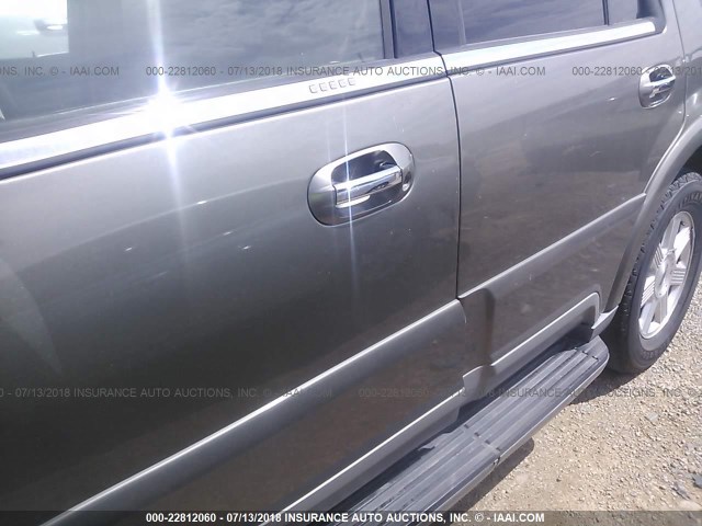 5LMFU27R93LJ32894 - 2003 LINCOLN NAVIGATOR GRAY photo 6