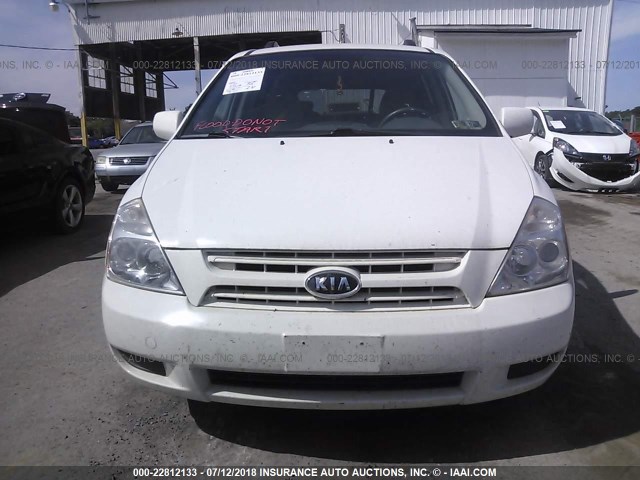 KNDMB233686244550 - 2008 KIA SEDONA EX/LX WHITE photo 6