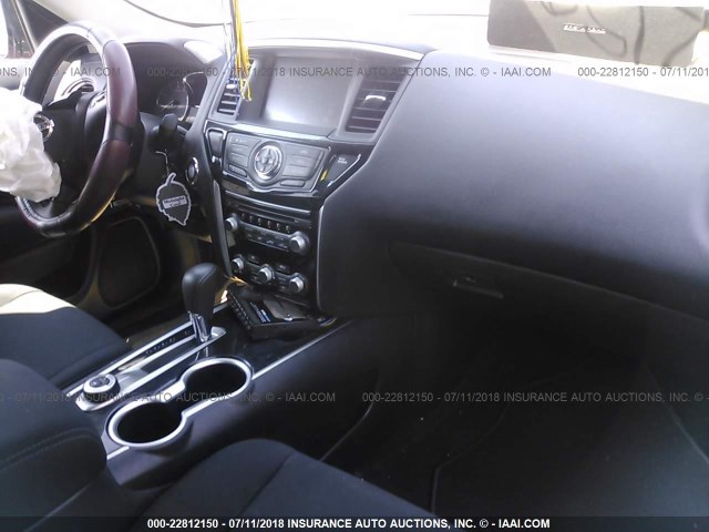 5N1DR2MMXHC676977 - 2017 NISSAN PATHFINDER S/SV/SL/PLATINUM 红色 照片 5