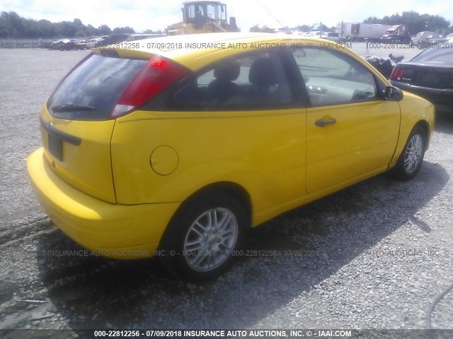 1FAFP31N97W112679 - 2007 FORD FOCUS ZX3/S/SE/SES YELLOW photo 4