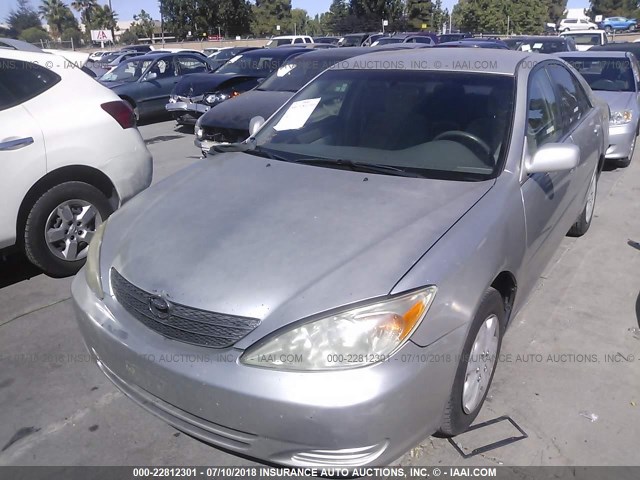 4T1BE32K14U856024 - 2004 TOYOTA CAMRY LE/XLE/SE 银色 照片 2