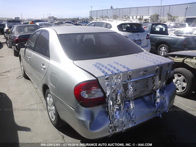 4T1BE32K14U856024 - 2004 TOYOTA CAMRY LE/XLE/SE 银色 照片 3
