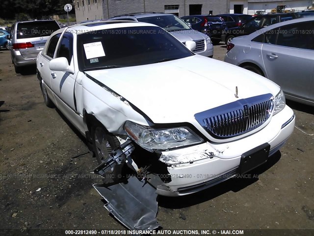 1LNHM83W53Y637862 - 2003 LINCOLN TOWN CAR CARTIER WHITE photo 1