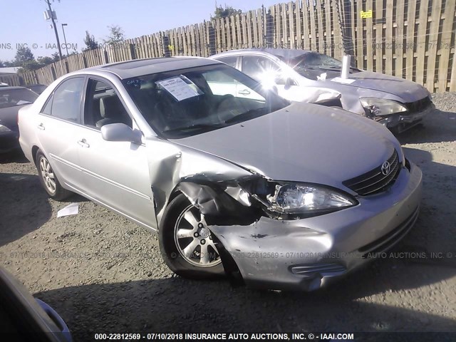 4T1BF30KX2U534026 - 2002 TOYOTA CAMRY LE/XLE/SE 银色 照片 1