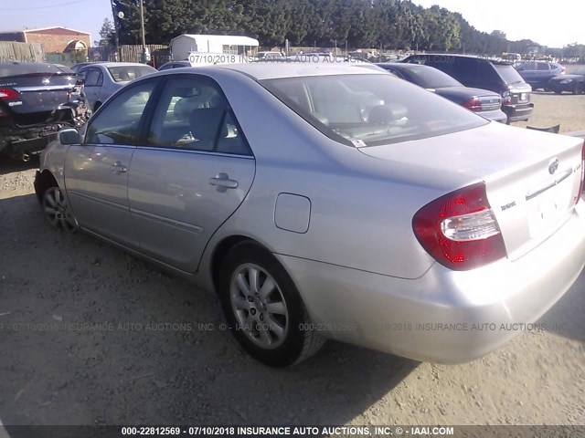 4T1BF30KX2U534026 - 2002 TOYOTA CAMRY LE/XLE/SE 银色 照片 3