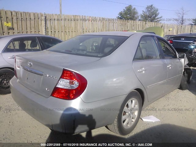 4T1BF30KX2U534026 - 2002 TOYOTA CAMRY LE/XLE/SE 银色 照片 4