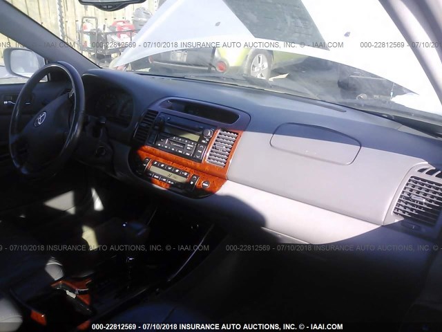 4T1BF30KX2U534026 - 2002 TOYOTA CAMRY LE/XLE/SE 银色 照片 5