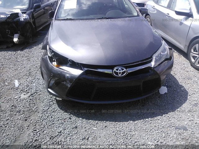 4T1BF1FKXFU046230 - 2015 TOYOTA CAMRY LE/XLE/SE/XSE GRAY photo 6