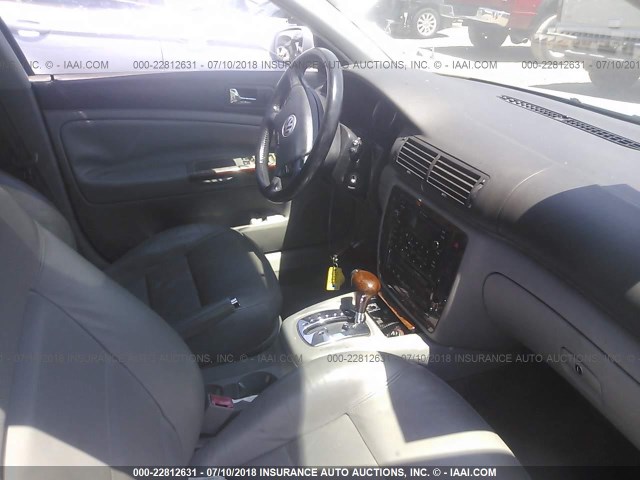 WVWWH63B43E429930 - 2003 VOLKSWAGEN PASSAT GLX 银色 照片 5