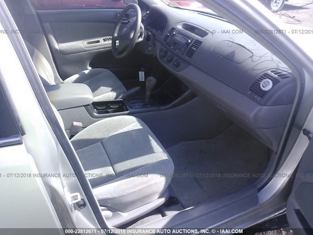 4T1BE32K23U747134 - 2003 TOYOTA CAMRY LE/XLE/SE 银色 照片 5