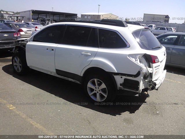 4S4BRCCCXD3257608 - 2013 SUBARU OUTBACK 2.5I PREMIUM WHITE photo 3