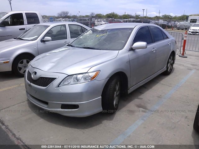4T1BK46K97U018868 - 2007 TOYOTA CAMRY NEW GENERAT LE/XLE/SE SILVER photo 2