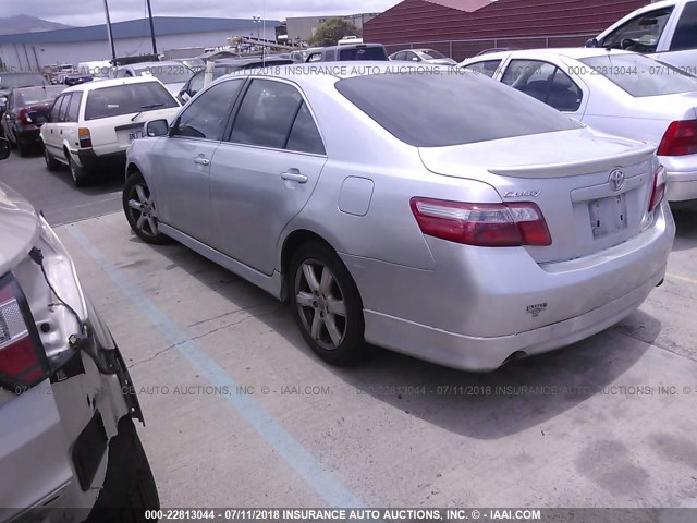 4T1BK46K97U018868 - 2007 TOYOTA CAMRY NEW GENERAT LE/XLE/SE SILVER photo 3