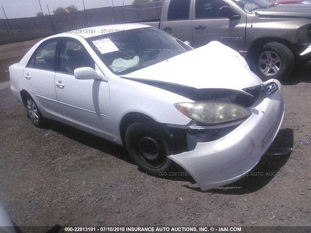 4T1BE32K55U542037 - 2005 TOYOTA CAMRY LE/XLE/SE თეთრი ფოტო 1
