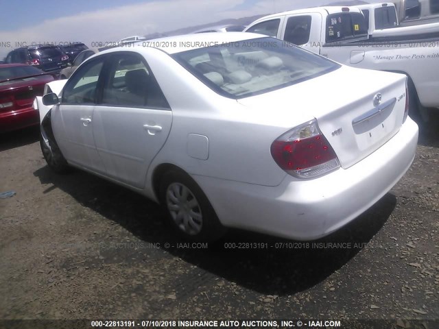 4T1BE32K55U542037 - 2005 TOYOTA CAMRY LE/XLE/SE თეთრი ფოტო 3
