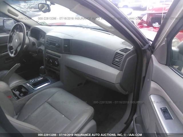 1J4GR48KX5C560240 - 2005 JEEP GRAND CHEROKEE LAREDO/COLUMBIA/FREEDOM 棕色 照片 5