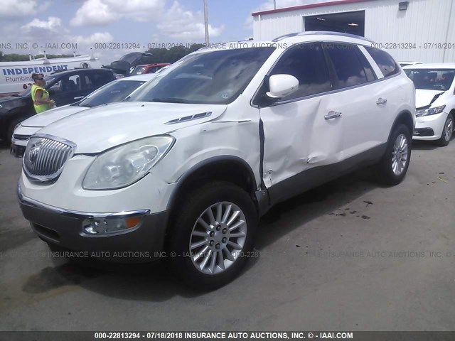 5GALRBED8AJ156603 - 2010 BUICK ENCLAVE CXL WHITE photo 2