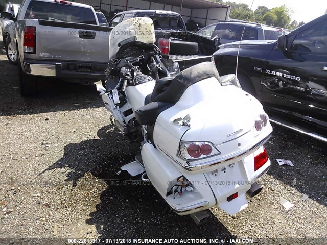 1HFSC47H48A706886 - 2008 HONDA GL1800 SILVER photo 3