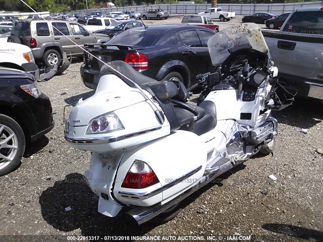 1HFSC47H48A706886 - 2008 HONDA GL1800 SILVER photo 4