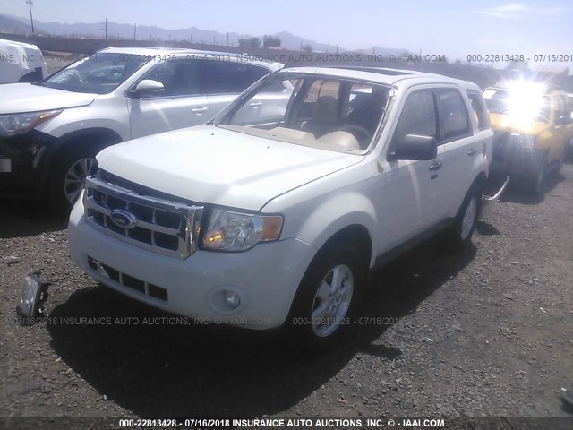 1FMCU0D75CKA07748 - 2012 FORD ESCAPE XLT WHITE photo 2