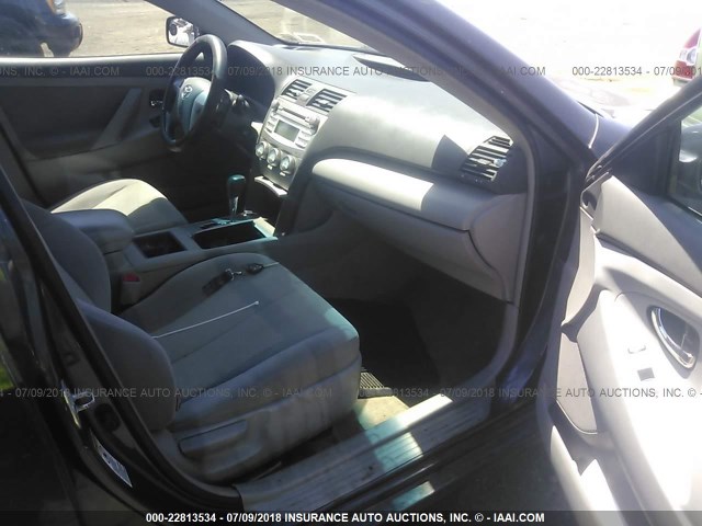 4T1BE46K49U382609 - 2009 TOYOTA CAMRY SE/LE/XLE 灰色 照片 5