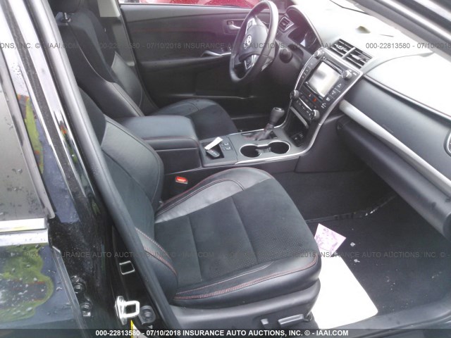 4T1BF1FK8FU986753 - 2015 TOYOTA CAMRY LE/XLE/SE/XSE BLACK photo 5