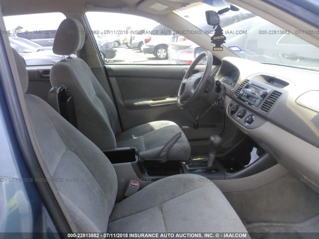 4T1BE32K44U818674 - 2004 TOYOTA CAMRY LE/XLE/SE 蓝色 照片 5