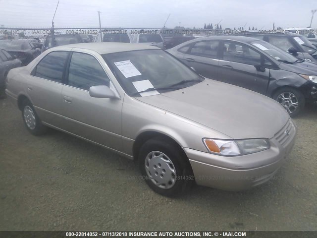 JT2BG22K9V0042116 - 1997 TOYOTA CAMRY LE/XLE GOLD photo 1