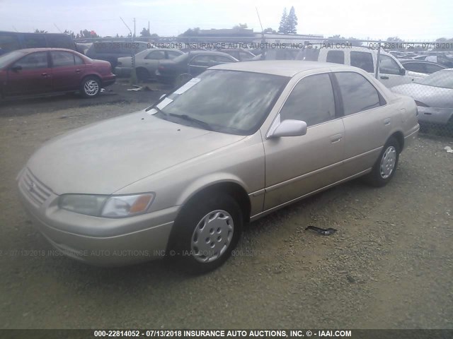 JT2BG22K9V0042116 - 1997 TOYOTA CAMRY LE/XLE GOLD photo 2