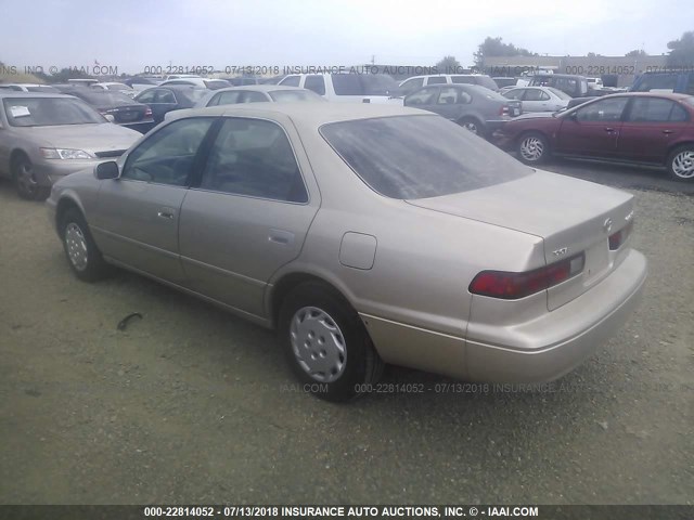 JT2BG22K9V0042116 - 1997 TOYOTA CAMRY LE/XLE GOLD photo 3