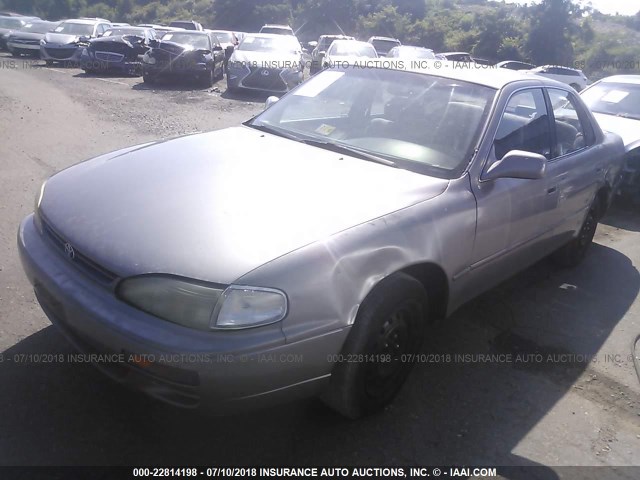 JT2BG12K9T0394751 - 1996 TOYOTA CAMRY DX/LE/XLE BROWN photo 2