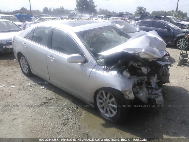 4T1BK3EK3BU127962 - 2011 TOYOTA CAMRY SE/LE/XLE ვერცხლისფერი ფოტო 1