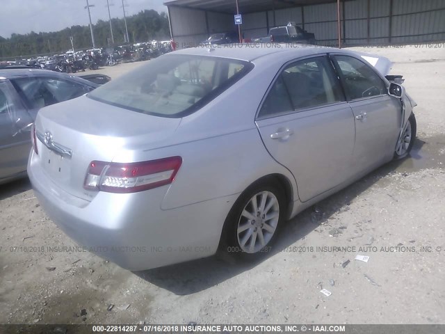 4T1BK3EK3BU127962 - 2011 TOYOTA CAMRY SE/LE/XLE SILVER photo 4