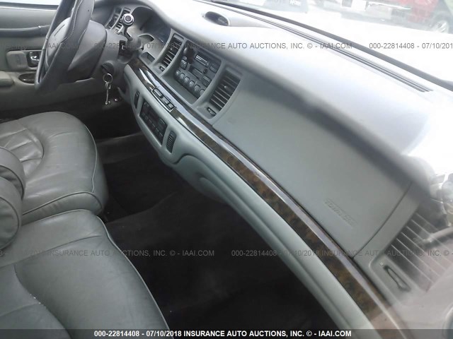 1LNLM81W3VY733084 - 1997 LINCOLN TOWN CAR EXECUTIVE WHITE photo 5