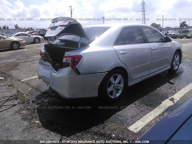 4T1BF1FK6EU449331 - 2014 TOYOTA CAMRY L/SE/LE/XLE 银色 照片 4