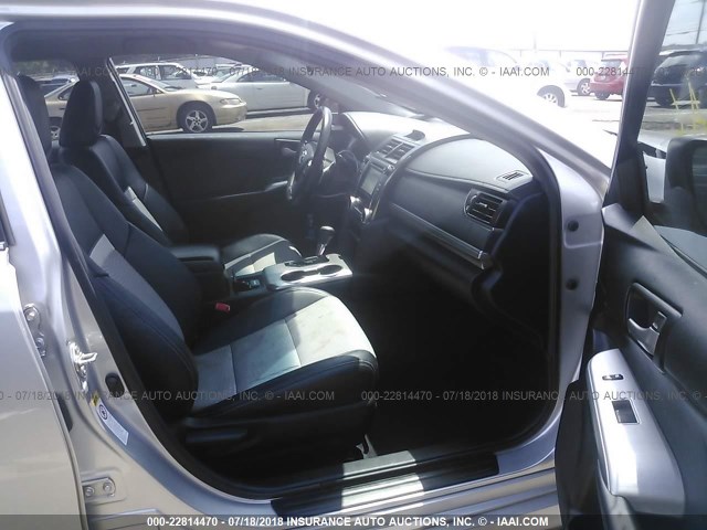 4T1BF1FK6EU449331 - 2014 TOYOTA CAMRY L/SE/LE/XLE 银色 照片 5