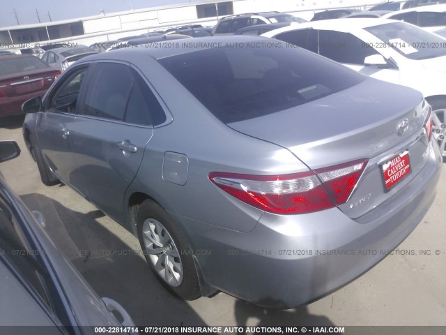 4T1BF1FK0FU037116 - 2015 TOYOTA CAMRY LE/XLE/SE/XSE 银色 照片 3