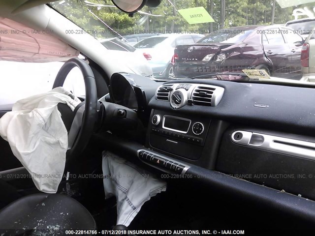 WMEEJ3BA8FK811666 - 2015 SMART FORTWO PURE/PASSION SILVER photo 5