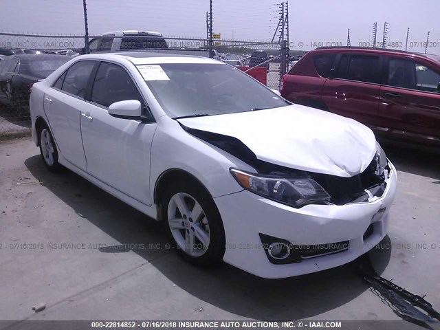 4T1BF1FK2EU810960 - 2014 TOYOTA CAMRY L/SE/LE/XLE თეთრი ფოტო 1