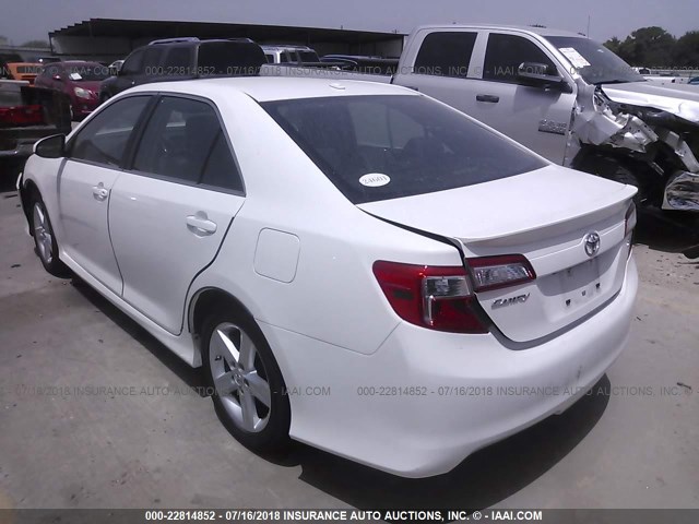 4T1BF1FK2EU810960 - 2014 TOYOTA CAMRY L/SE/LE/XLE თეთრი ფოტო 3