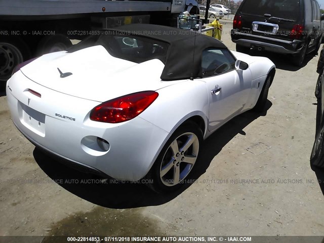 1G2MB35B57Y115300 - 2007 PONTIAC SOLSTICE WHITE photo 4