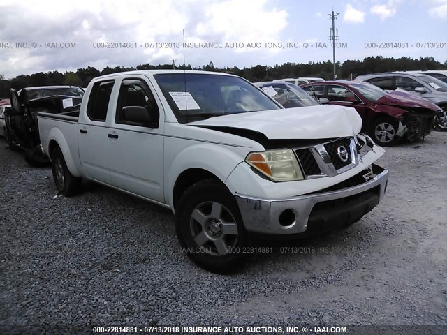 1N6AD09U58C437191 - 2008 NISSAN FRONTIER CREW CAB LE/SE/OFF ROAD WHITE photo 1