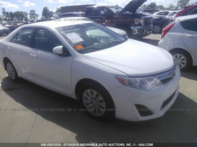 4T1BF1FK5EU846108 - 2014 TOYOTA CAMRY L/SE/LE/XLE 白色 照片 1