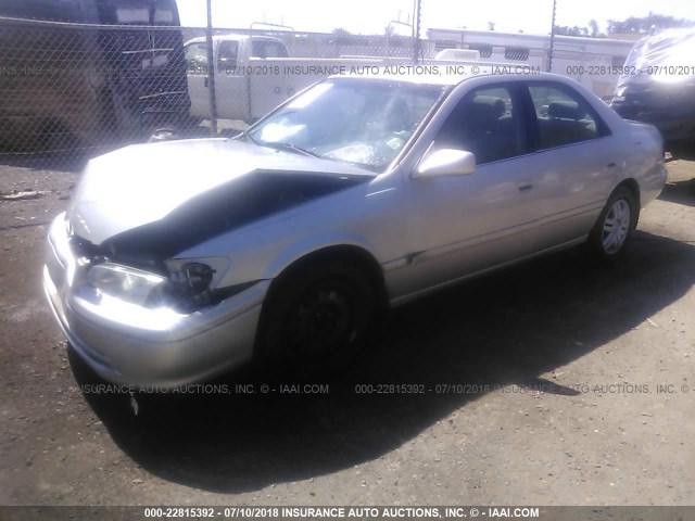 JT2BG22K1Y0425245 - 2000 TOYOTA CAMRY CE/LE/XLE 银色 照片 2