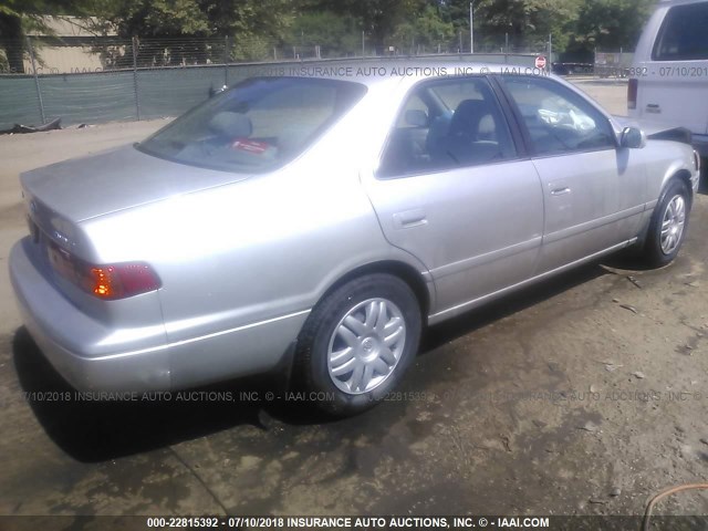 JT2BG22K1Y0425245 - 2000 TOYOTA CAMRY CE/LE/XLE 银色 照片 4