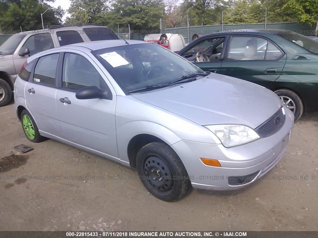 1FAHP37N56W244529 - 2006 FORD FOCUS ZX5 SILVER photo 1