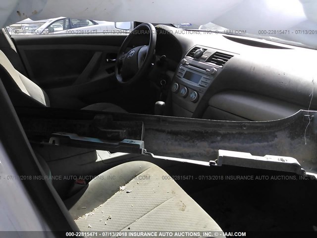 4T4BE46K79R081564 - 2009 TOYOTA CAMRY SE/LE/XLE WHITE photo 5