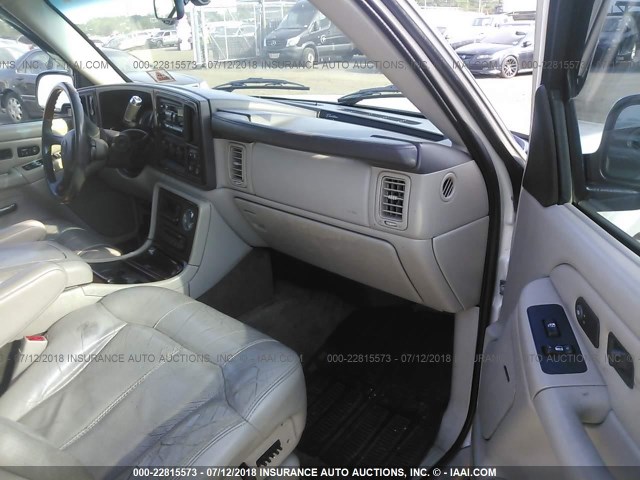 1GYEK63N12R281079 - 2002 CADILLAC ESCALADE LUXURY WHITE photo 5