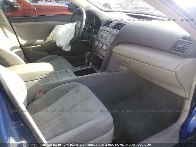 4T4BF3EK9AR055710 - 2010 TOYOTA CAMRY SE/LE/XLE BLUE photo 5